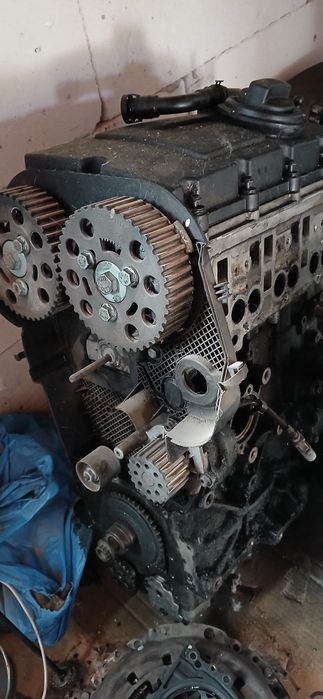 Vând injectoare cod motor blb