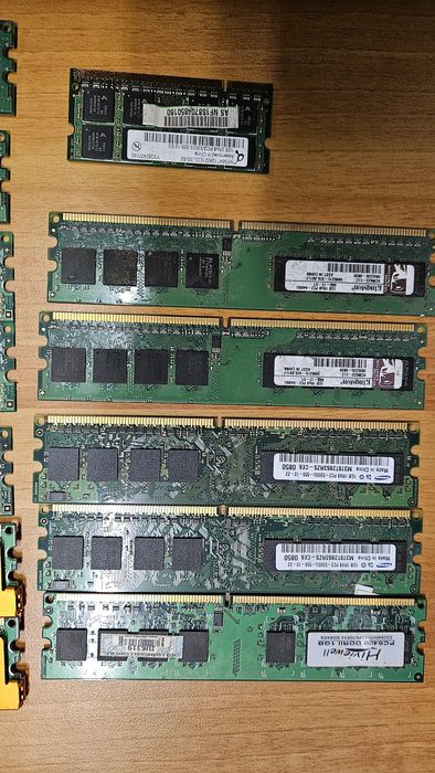 Memori RAM DDR2 DDR3    15-20 ron/ modul
