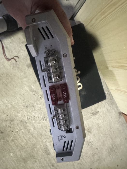 Subwoofer auto si statie