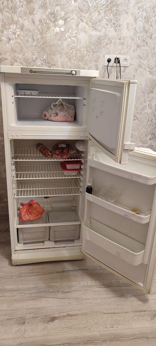 Продам холодильник индезит