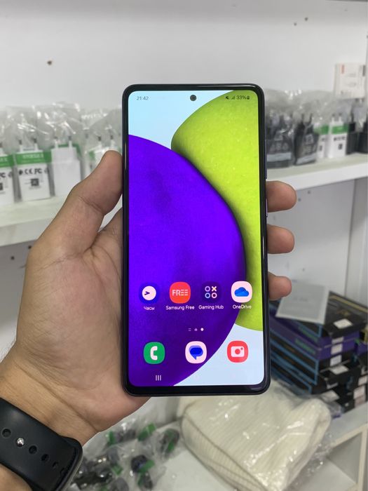 Samsung A52 телефон