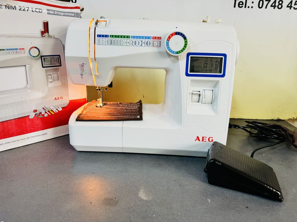 Masina de cusut AEG cu display si piese metalice interior