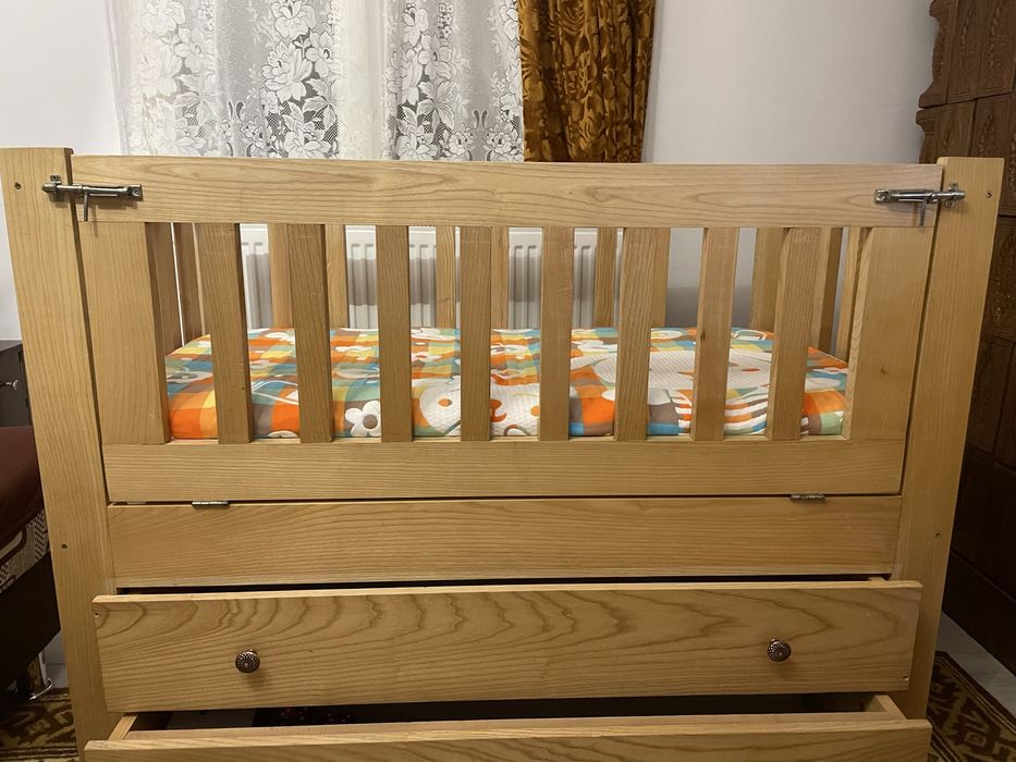 Patut Bebelus din lemn masiv