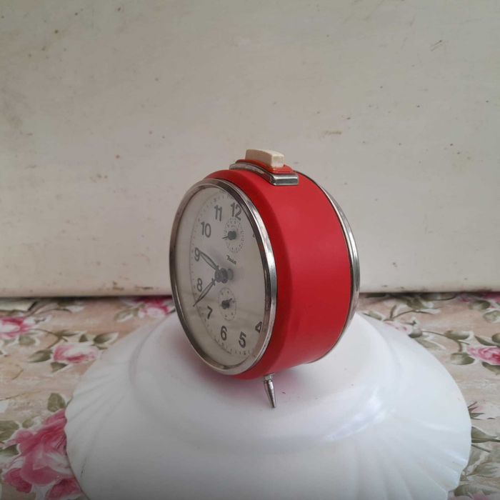 Ceas desteptator de masa-mecanic , JNSA .Fabricat in Yugoslavia .