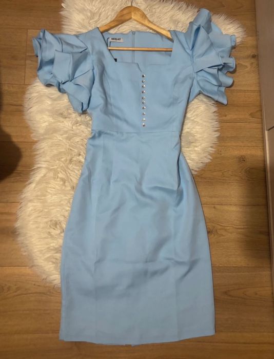 Rochie elegantă cu volane pe umăr