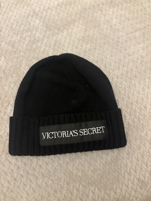 Оригинална дамска шапка Victoria Secret,почти нова