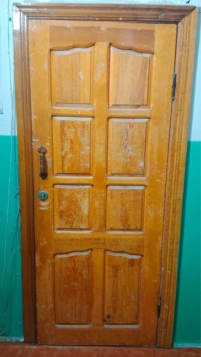 Входная деревянная дверь