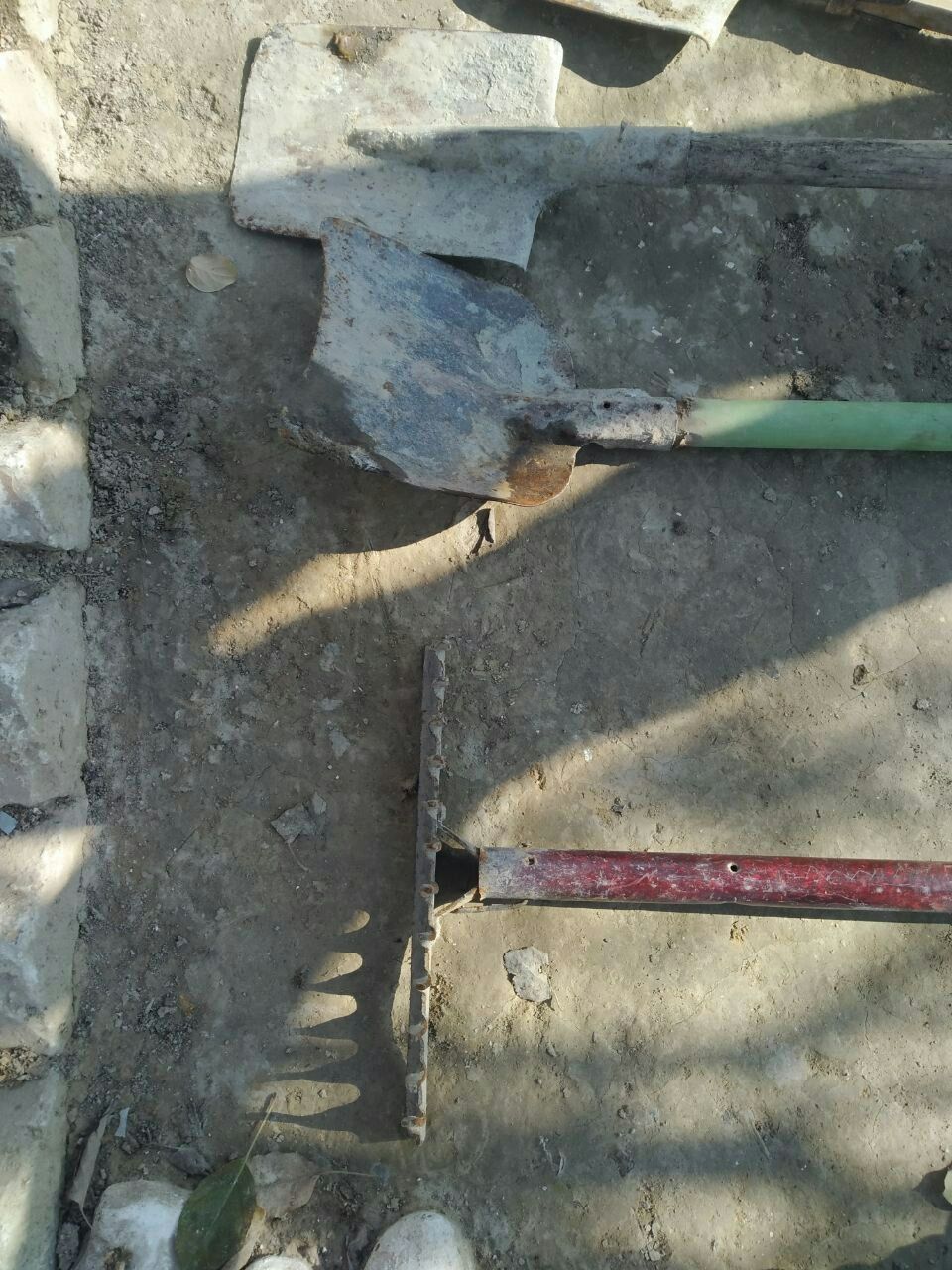 Лопаты продаются