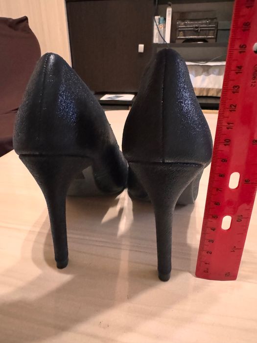 Елегантни обувки на ток нови 36