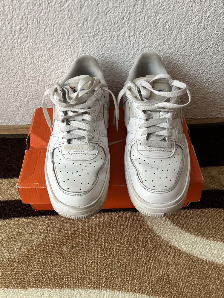 Nike air force.