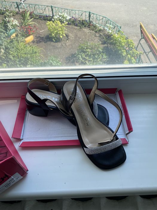 Продам новые сандалики