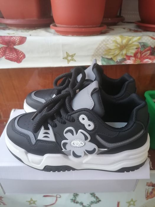 OFERTA, OFERTA : Adidași noi (mărimea 36)