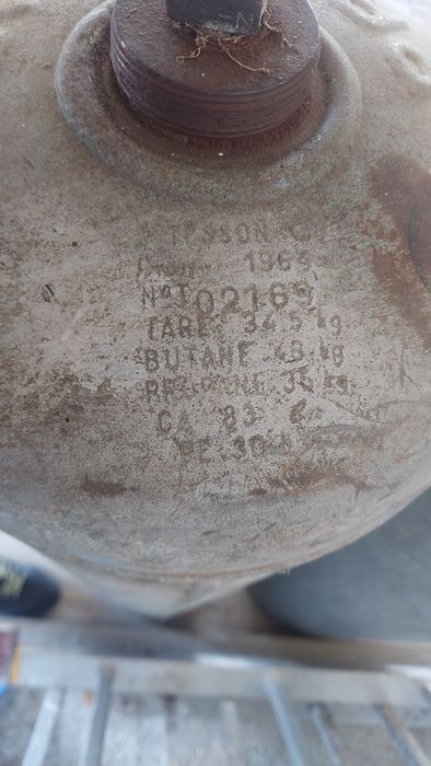 Vând 2 butelii 83L