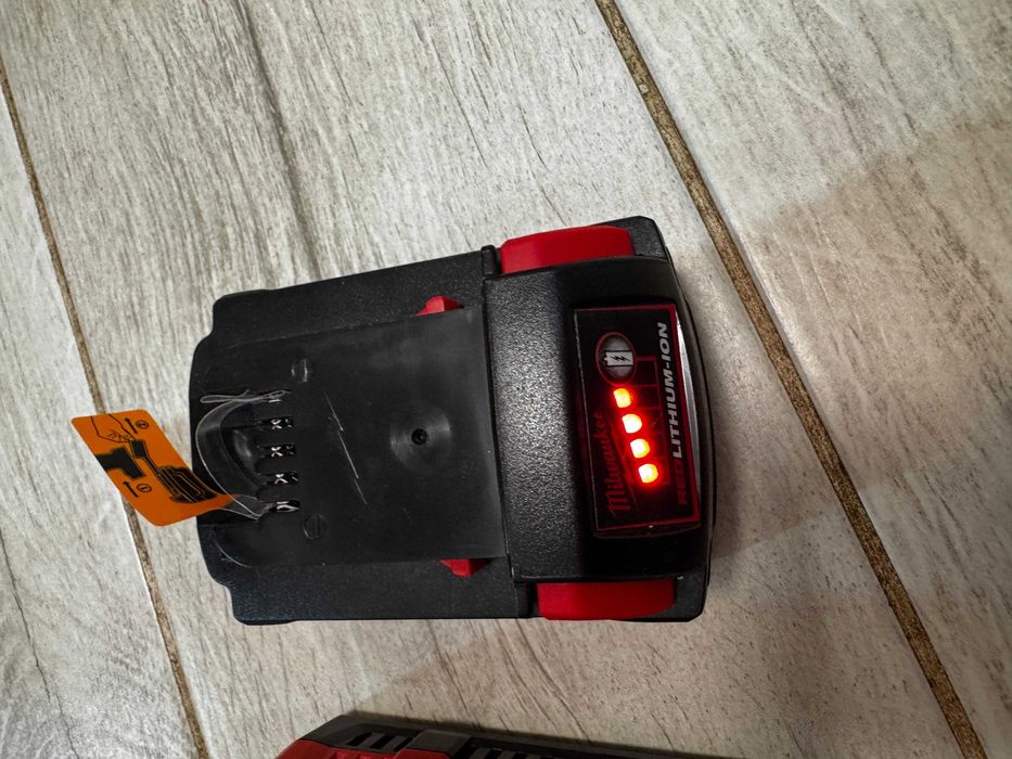 Vand Acumulator Milwaukee M18 5.0Ah si Incarcator M12-18 FC