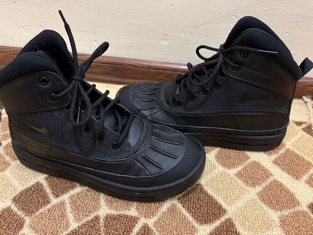 Дамски зимни кецове Nike
