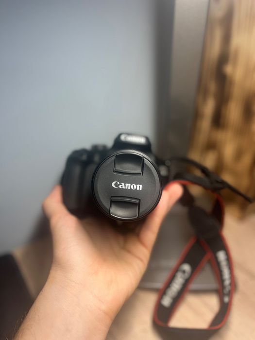 Canon EOS 4000 D + genatā