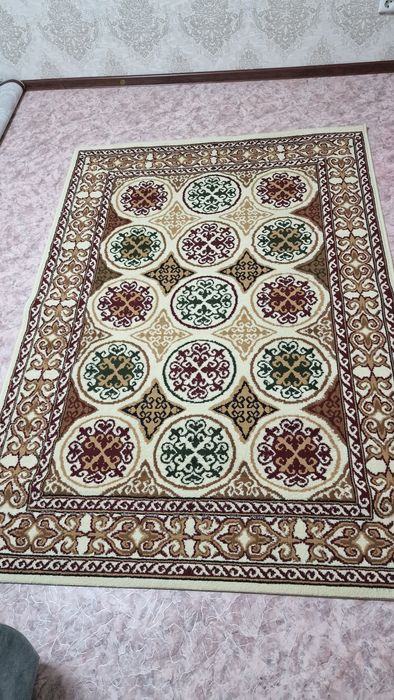 Продаётся ковёр б/у в хорошем состоянии размер 140*200