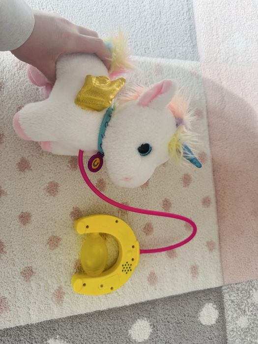 Кученцето Fisher Price и еднорог за разходка