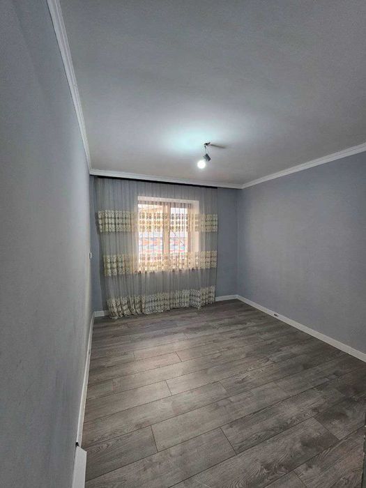 4х комнатная квартира на 2 этаже, Микрорайон