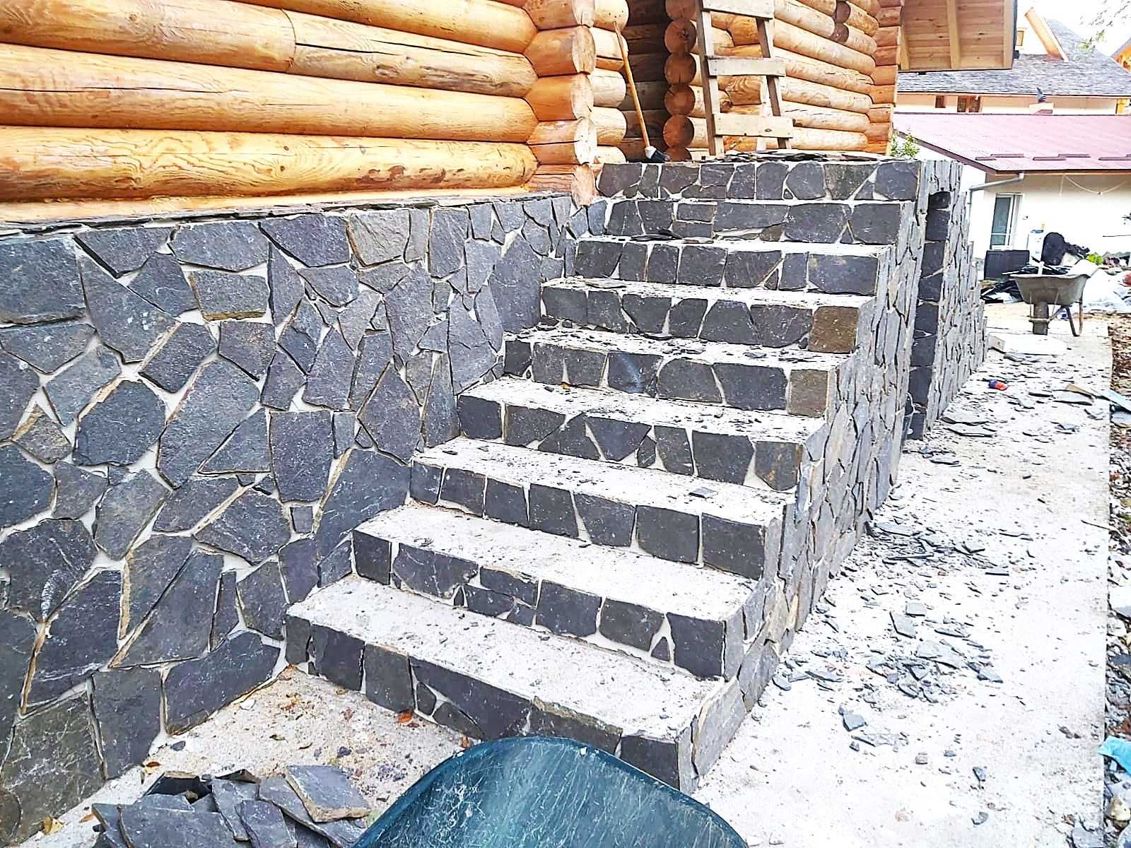 Pardoseli, placări, grătare și alte lucrări cu piatră naturală
