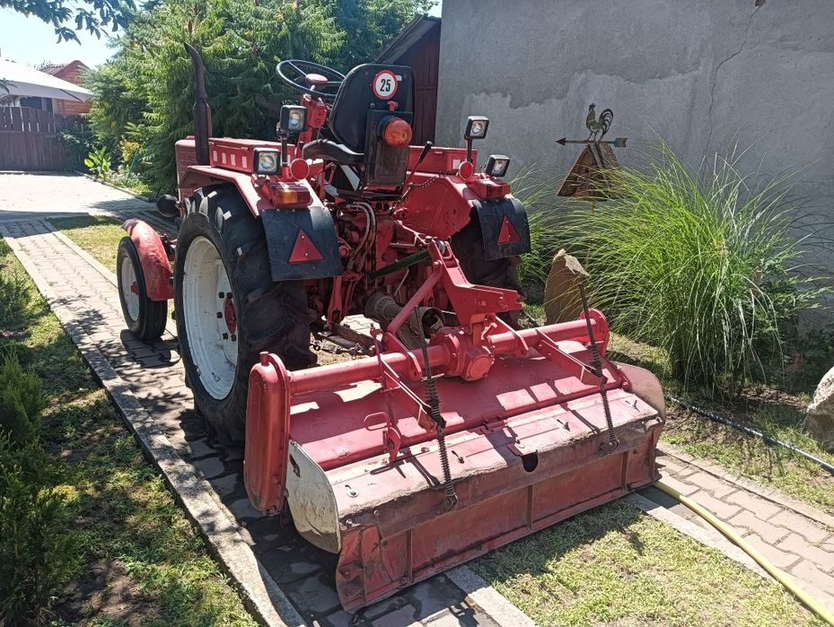 Vând tractor cu utilajele (freză, plug, combinator și scarificator)