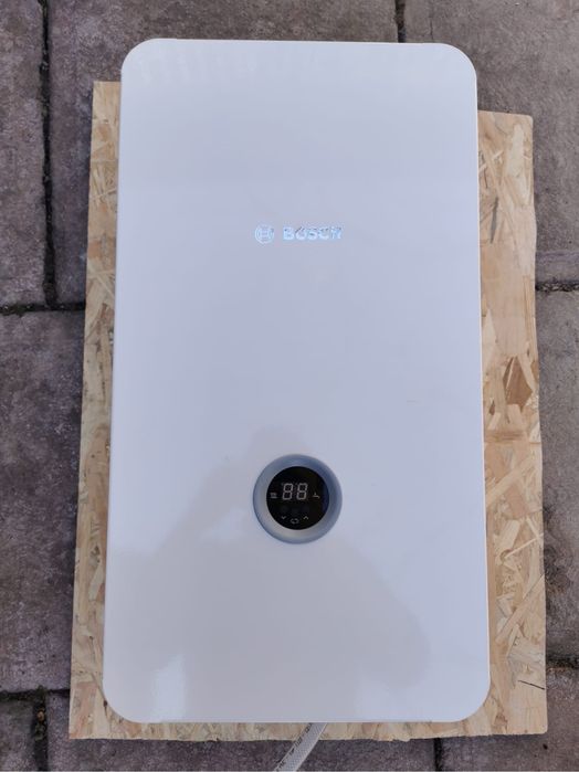 Centrala electrica, Bosch Tronic Heat 3500 - 12, 12 kW folosita 1/2 an