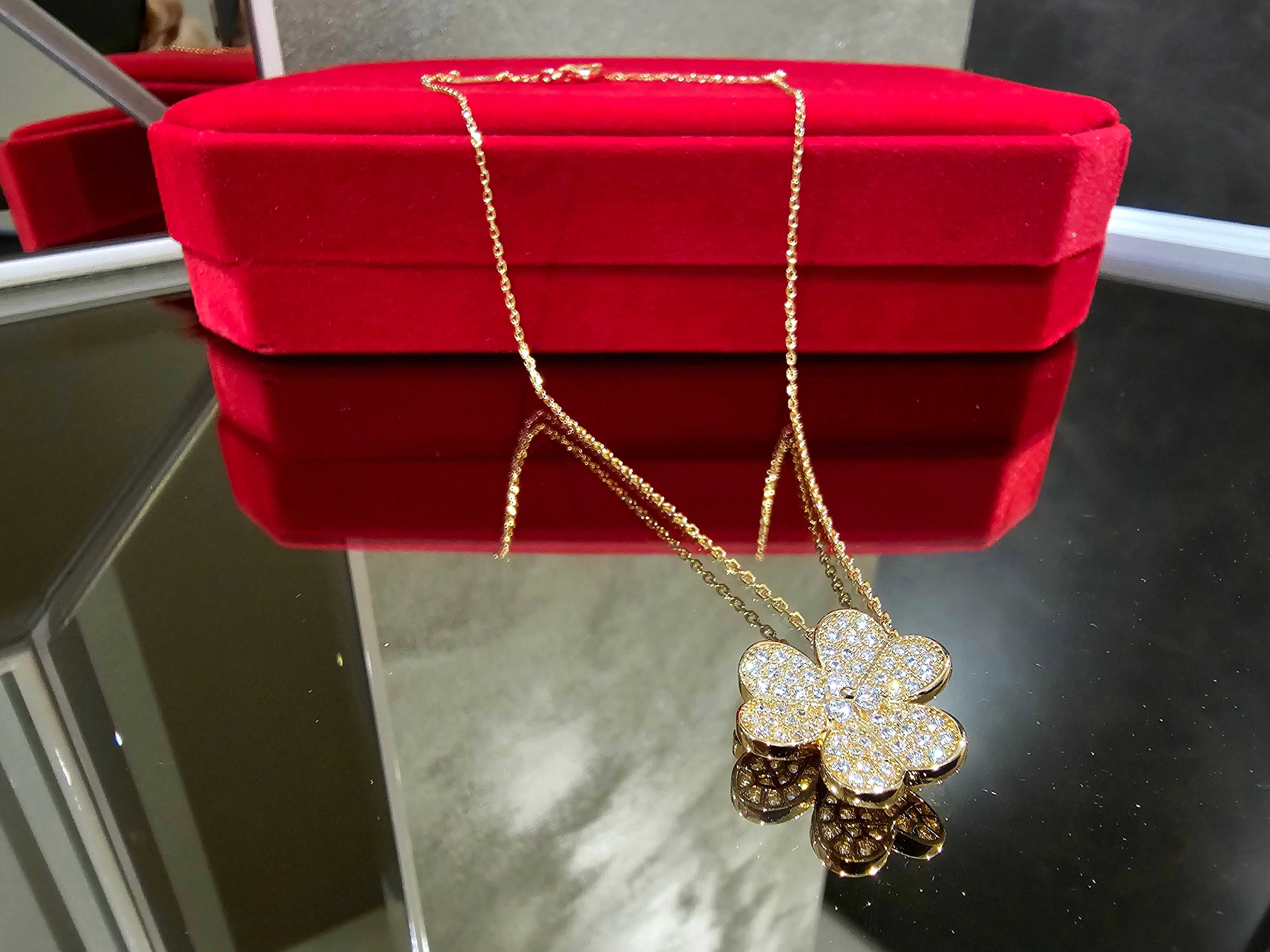 Van Cleef & Arpels VCA Rose Frivole Large Diamond Clover Дамско Колие