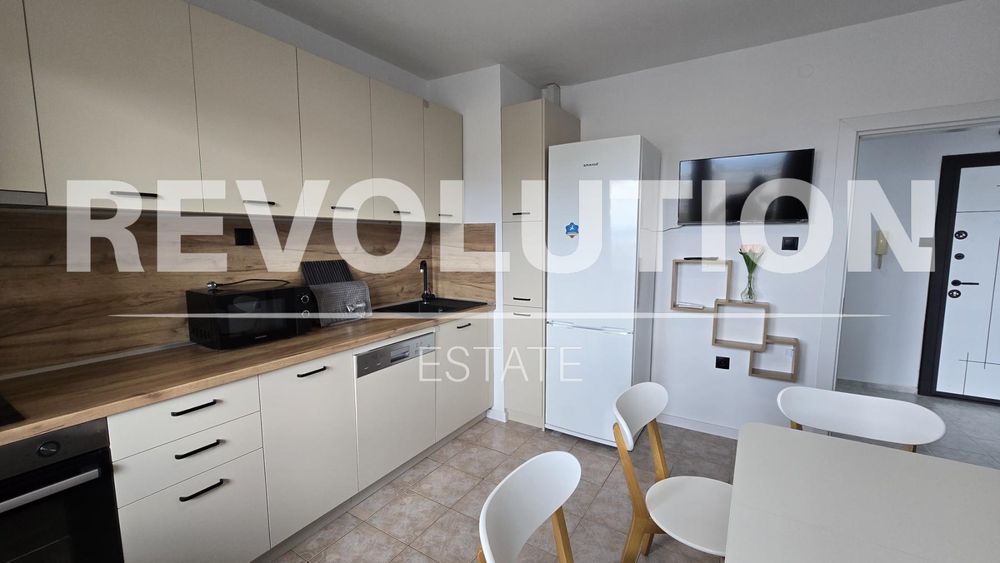 Дава се под наем Тристаен апартамент в Варна, Център - 80 кв.м за 750 € - Снимка #17