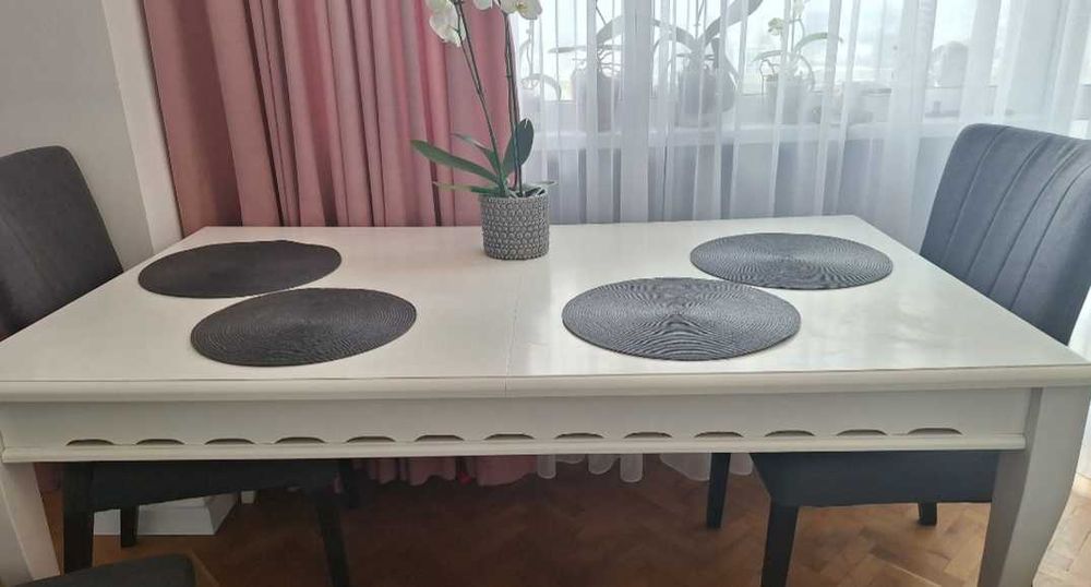 Разтегателна трапезна маса