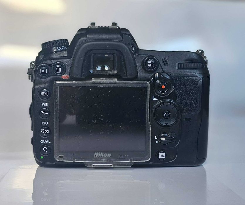 Cameră foto Nikon D7000 - Performanță DSLR la un Preț Accesibil!
