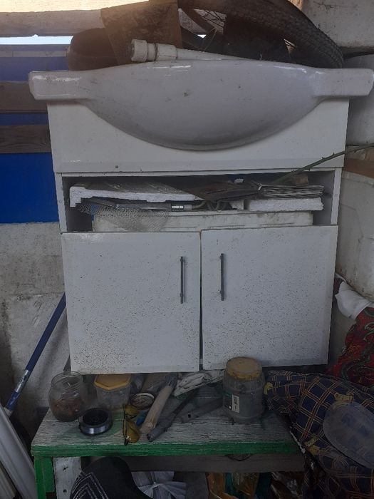 Продаётся шкаф с раковины  в сборе