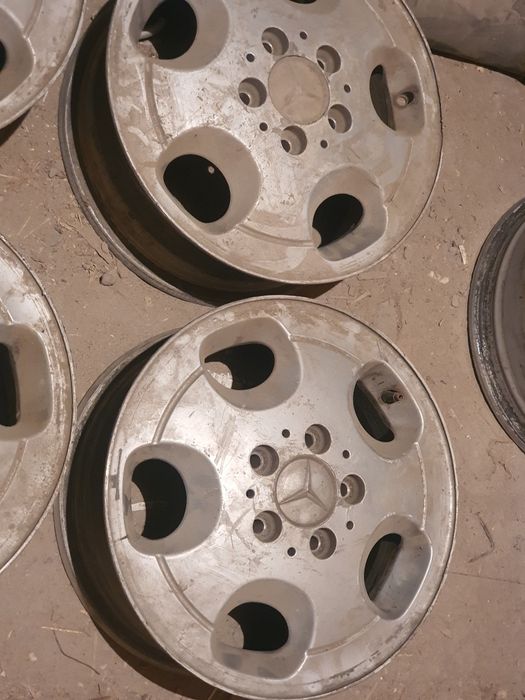 Легкосплавные диски от мерседеса  15 ие