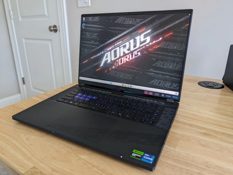 Laptop gaming Gigabyte i9 14th 32GB 2TB NVMe RTX 4070 la cutie