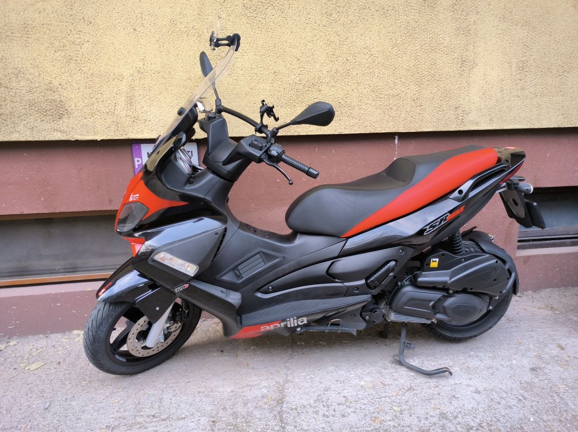 Maxiscuter Aprilia SR Max