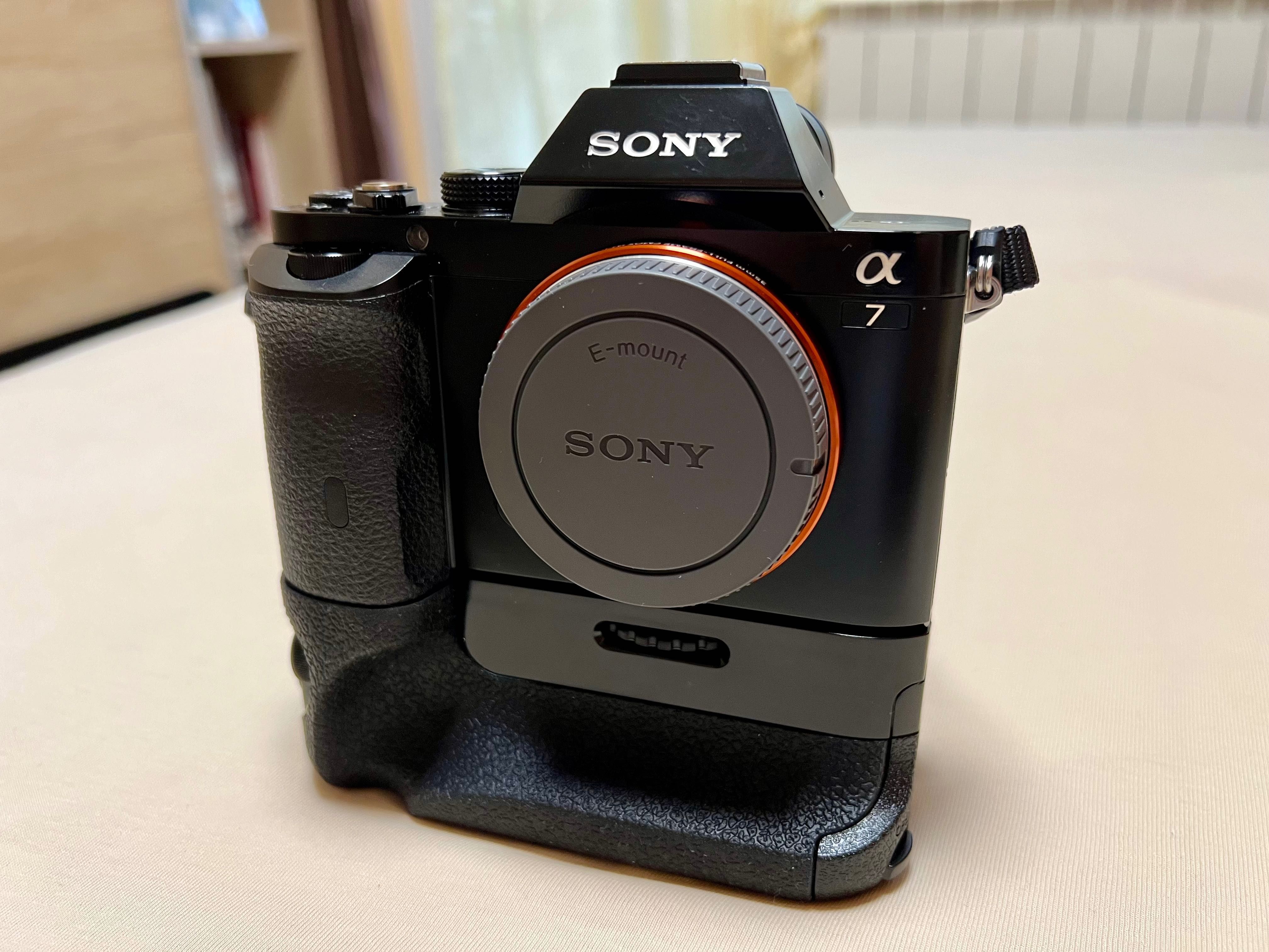 Sony A7 + Newell grip + зарядно