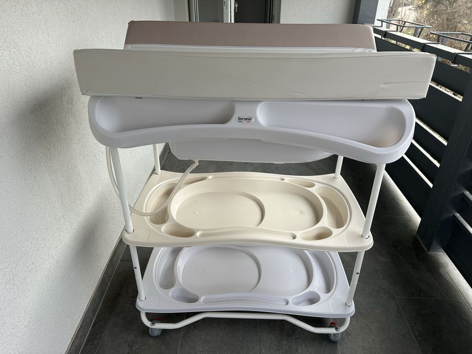 Masa de infasat si cadita bebelusi