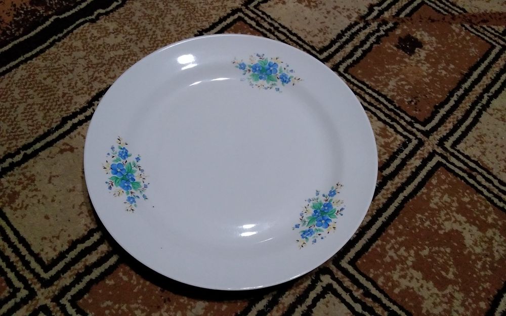 Продам фарфоровые блюдо