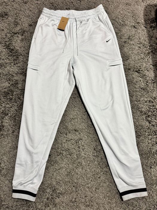Nou cu eticheta:Pantaloni Nike ThermaFit marimea XL