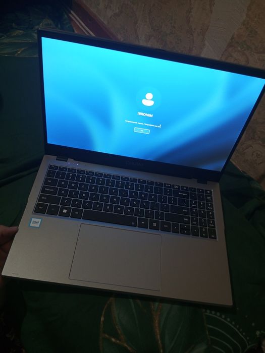 Noutbook ChUWI  xotirasi 16 ha 512