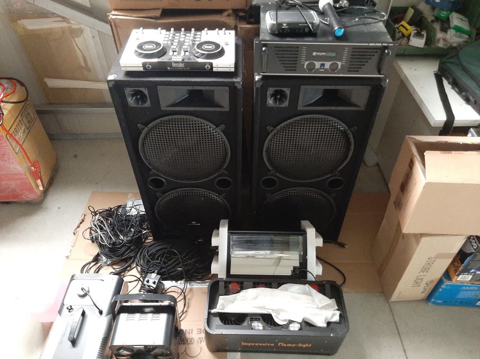 Sistem audio ,lumini , masina de fum, microfon