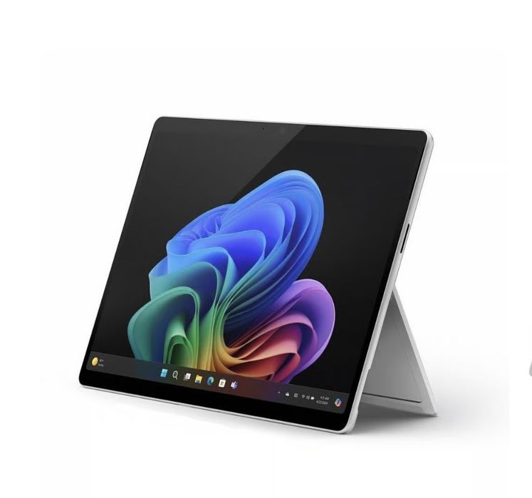 Microsoft Surface Pro 11 X Plus с клавиатурой
