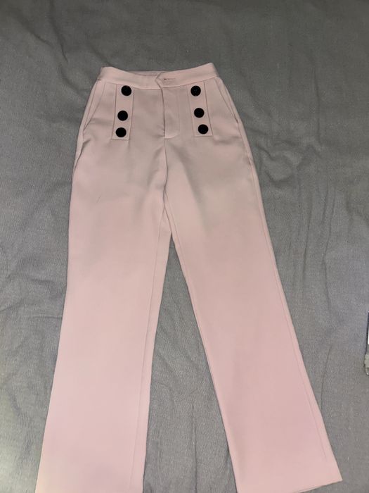 Костюм двойка. Нежно розового цвета. Отличное качество носился 1 раз