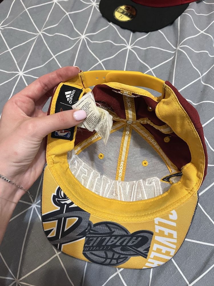 Шапки с козирка NBA