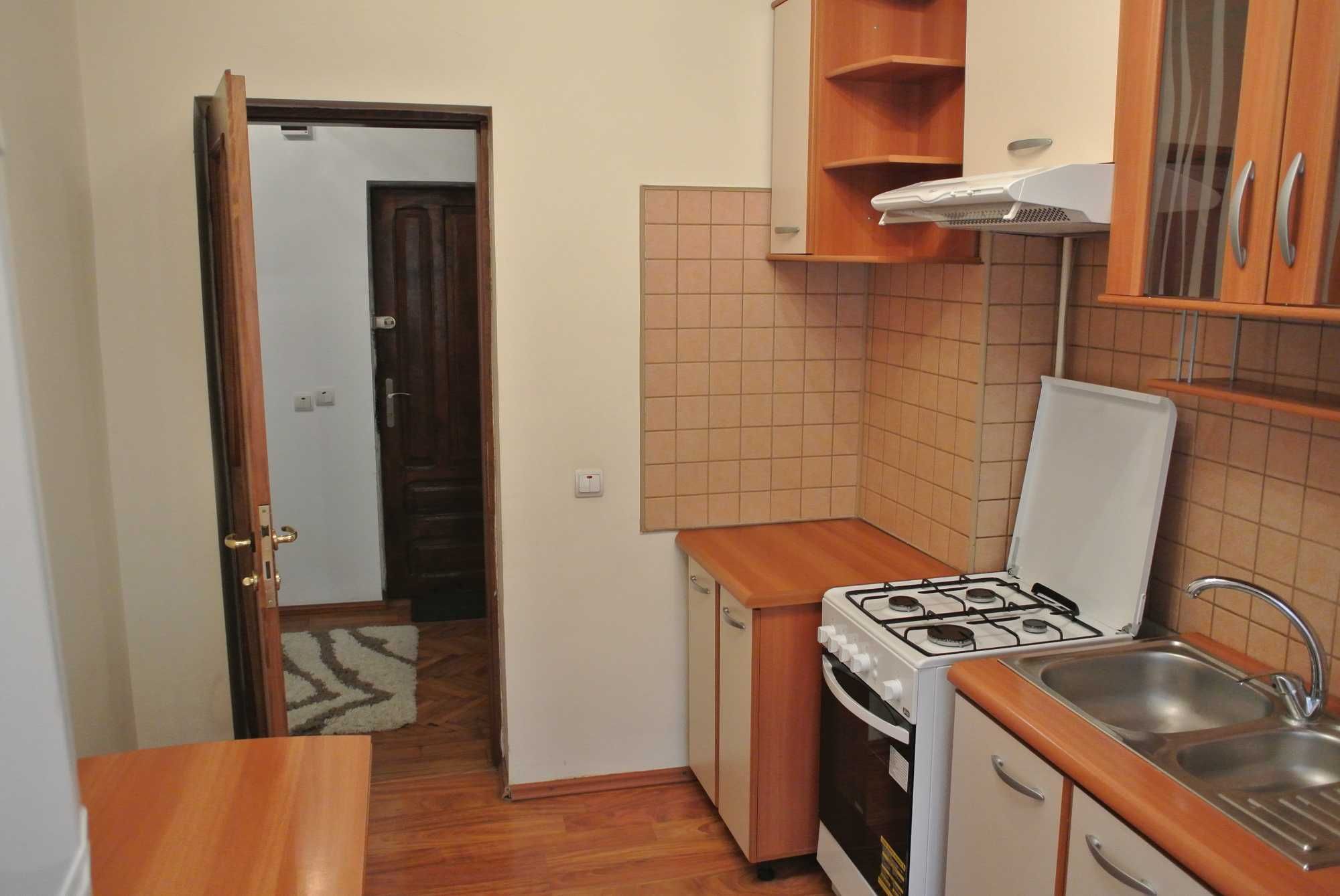 Inchiriez apartament de 2 camere, zona ultracentrala