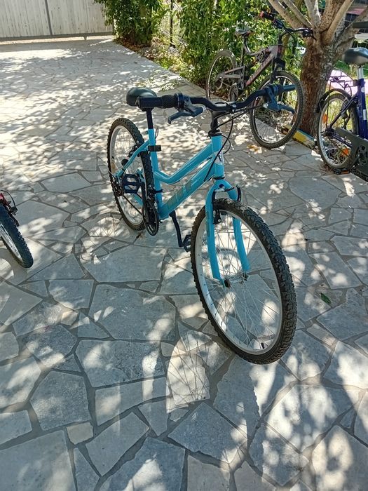 Patru biciclete în stare de funcționare