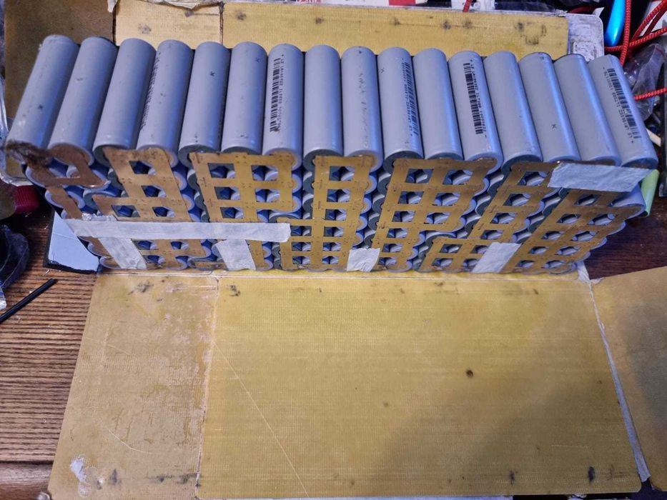 батарея из аккумуляторов 18650, формула 13S9P - 48v 31,5A/H