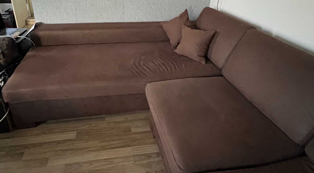 Подарявам ъглов диван с лежанка