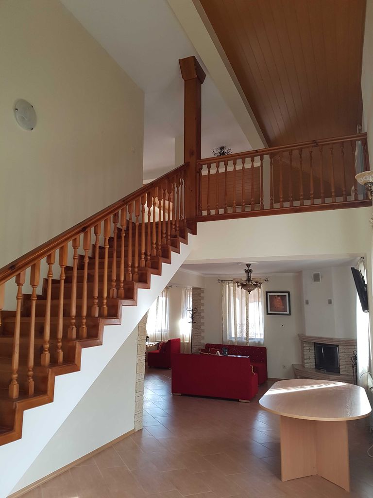 Дава се под наем Къща в Банско - 600 кв.м за 1500 € - Снимка #3