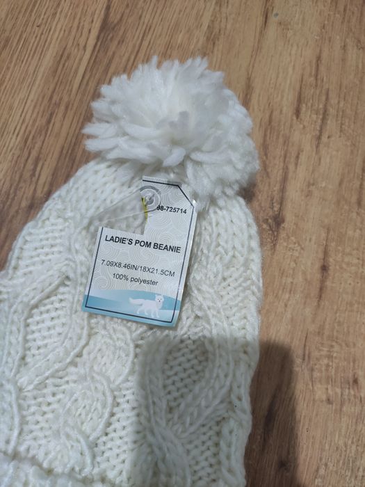 Căciulă damă cu pompon