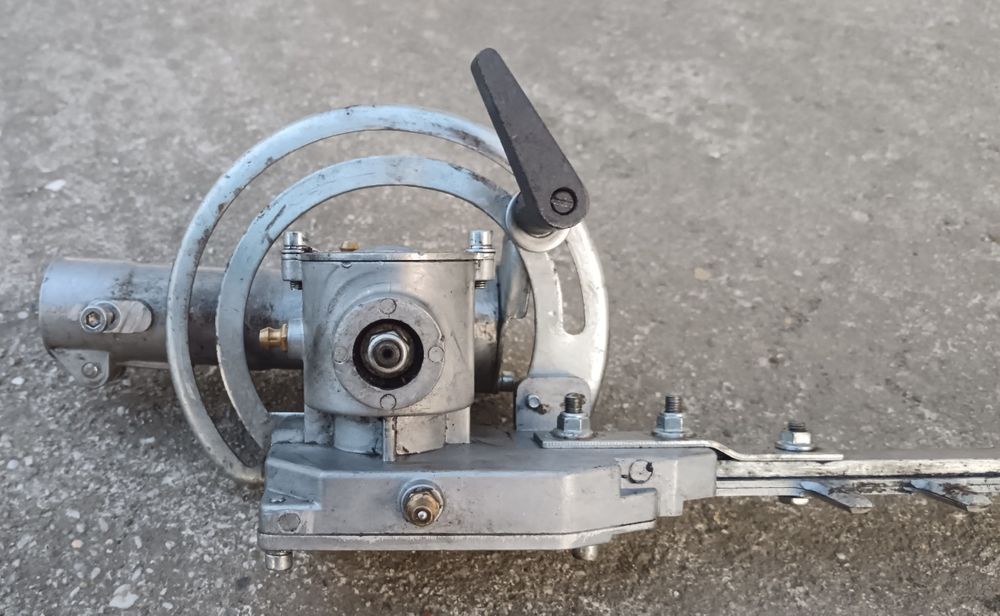 Foarfeca tuns gard viu, dispozitiv pt motocoasă benzină